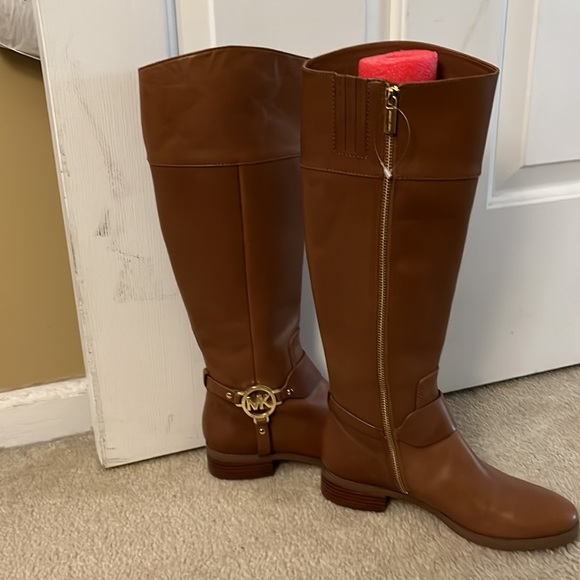 Michael Kors boots- brown- size 6.5 M- never worn - Picture 3 of 3